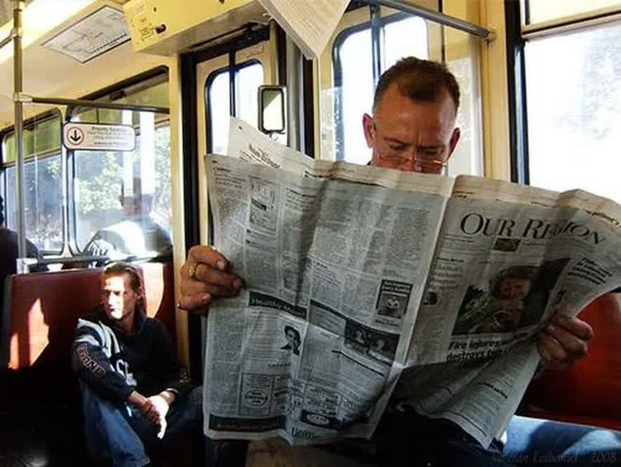 I was were reading a newspaper. Газета в автобусе. Британцы с газетами в автобусе. Man reading newspaper. Фото газета с автобусами.